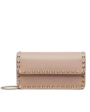 Rockstud Grainy Calfskin Pouch in Poudre