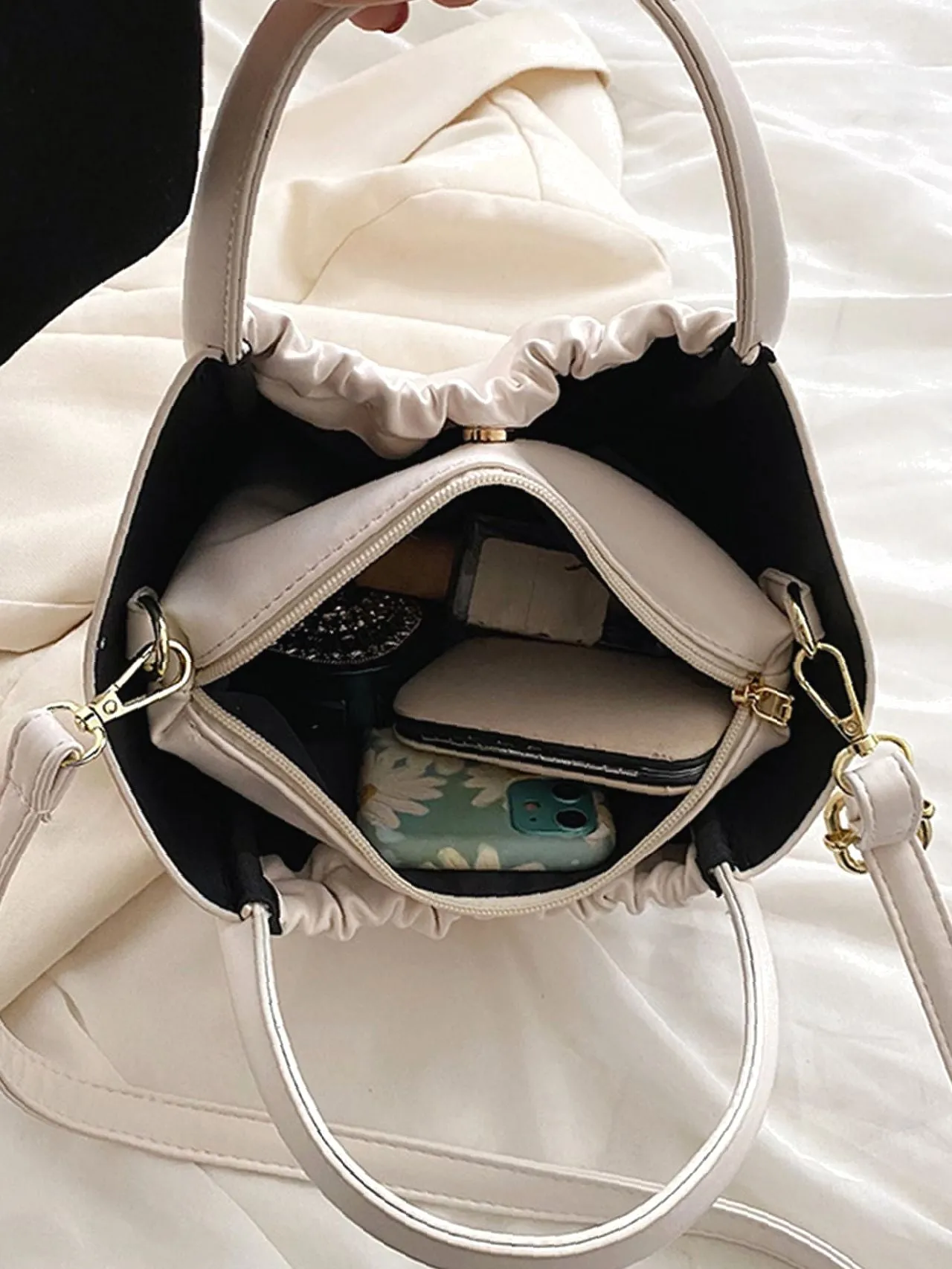Vvsha Minimalist Ruched Detail Tote Bag   Women Tote Bags
