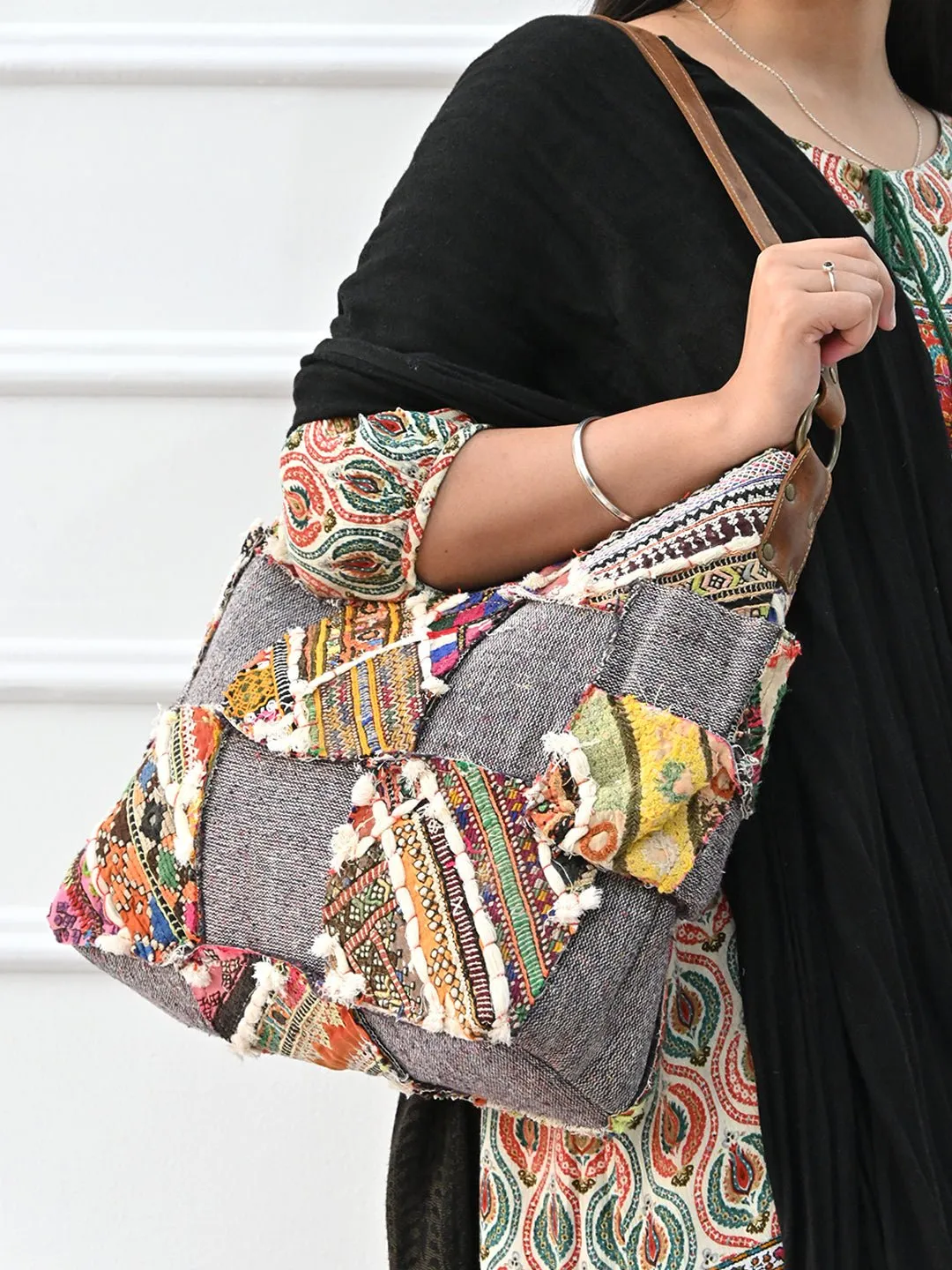WINKED - VINTAGE FABRIC PATCHWORK HAND  BAG