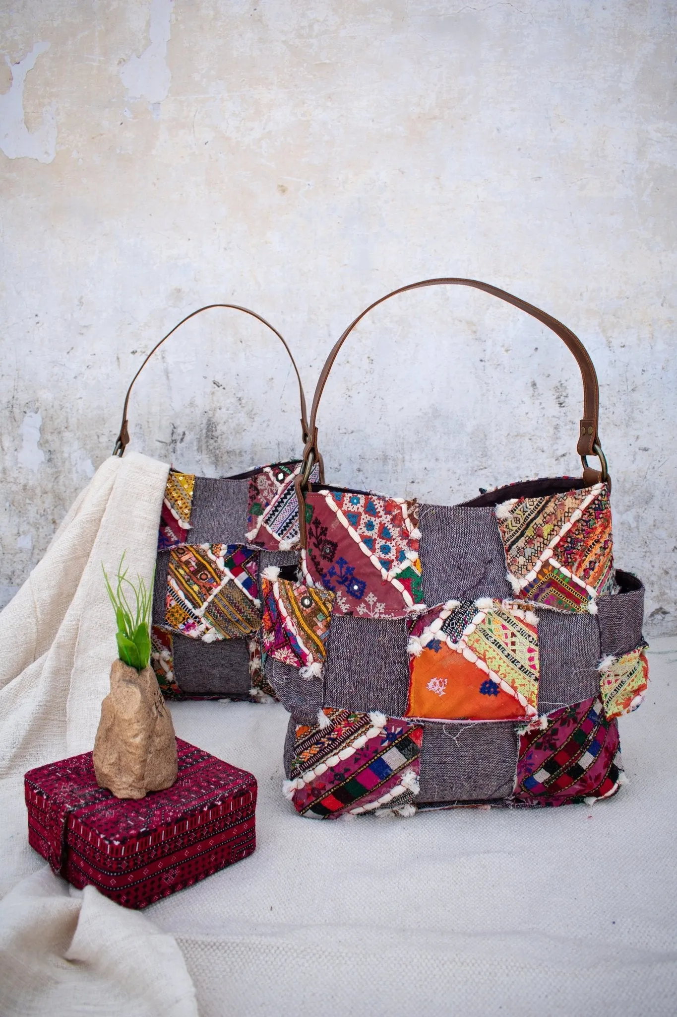 WINKED - VINTAGE FABRIC PATCHWORK HAND  BAG